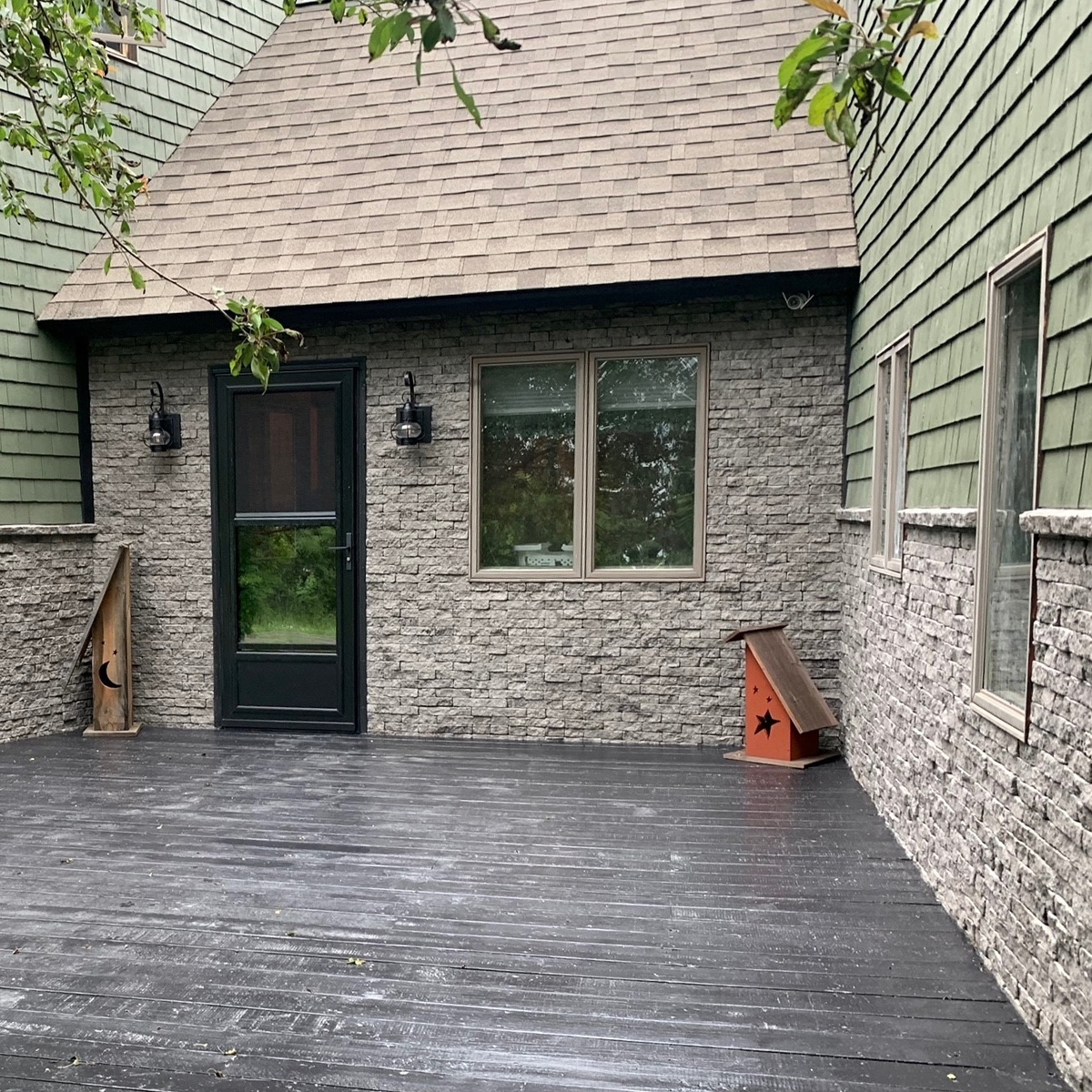 EvolveStone's tweet image. With its refined look, there’s no question why District View has a universal appeal! With its varied stone depths, this pattern will best complement sleek, contemporary spaces. #DistrictView #StonePattern #StoneVeneer