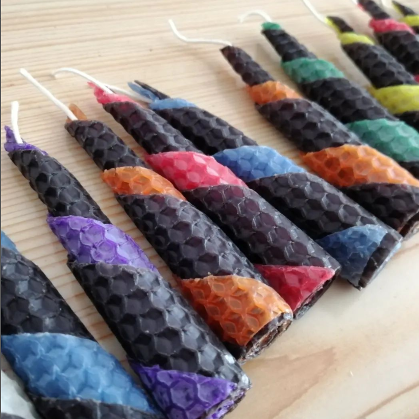 CosmicUnicorn1's tweet photo. These are our handmade beeswax spiral spell candles. We make them in double or triple colours of your choice and in several sizes.
See the full range at https://t.co/06AScTKqDF

#spellcandles #wiccanmagic #magick #wicca #spell https://t.co/nYqccoLfP2