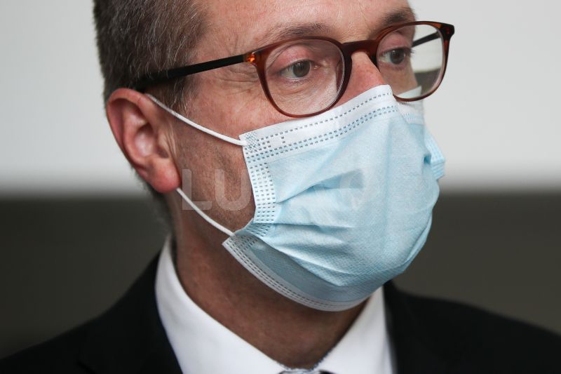 Lusa_noticias's tweet photo. Covid-19: OMS admite que pandemia pode terminar em breve na Europa - https://t.co/yG9jnmDnqB https://t.co/5vYBaxEde0