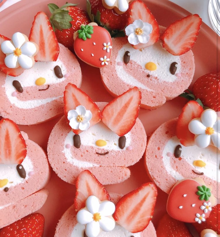 seokuva's tweet image. strawberry my melody cream cakes 🍰💞