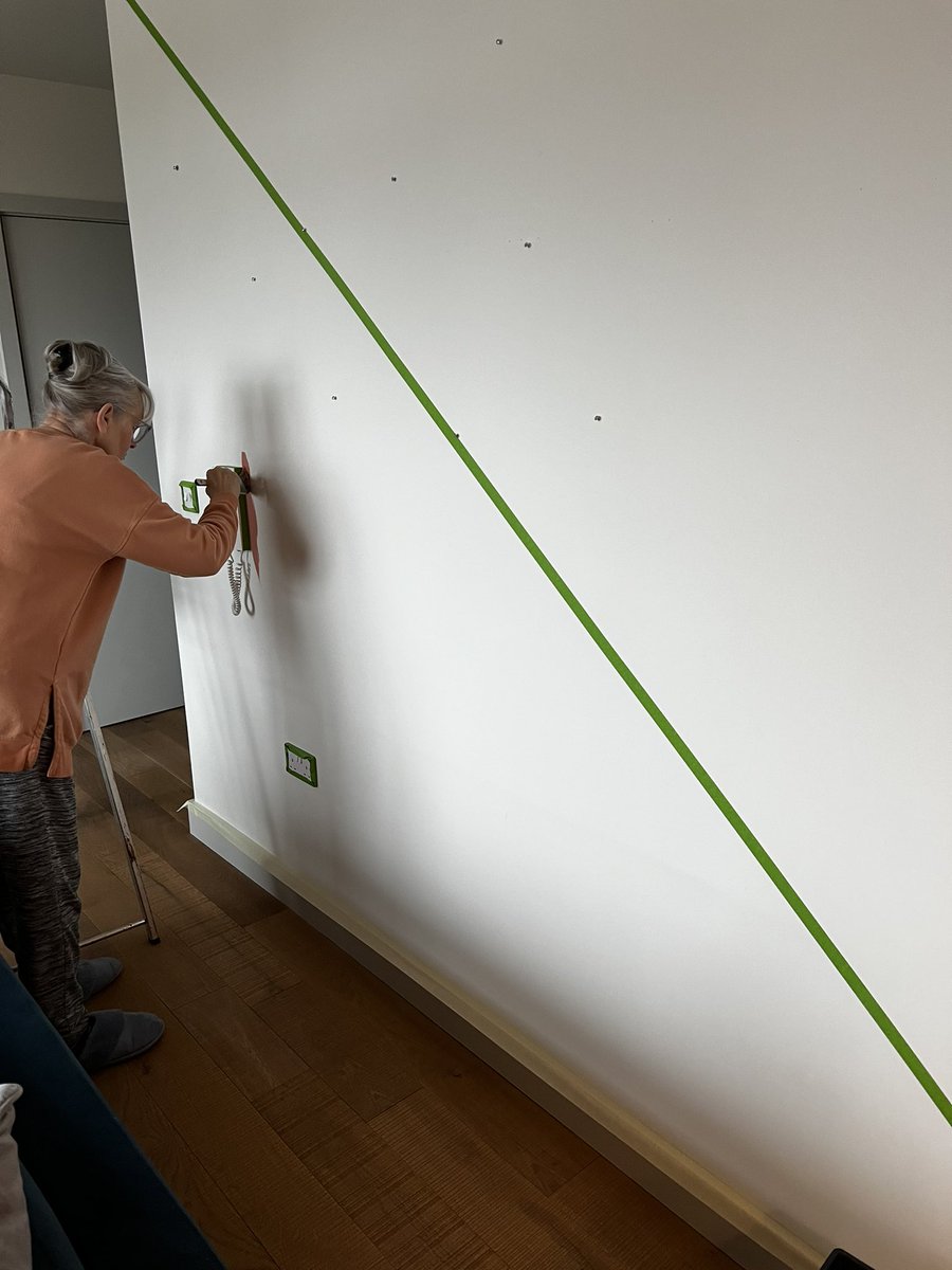 Jonnythan93's tweet photo. Painted the living room this weekend, really like how it’s turned out! 🥰 https://t.co/RYxgtBYGNW