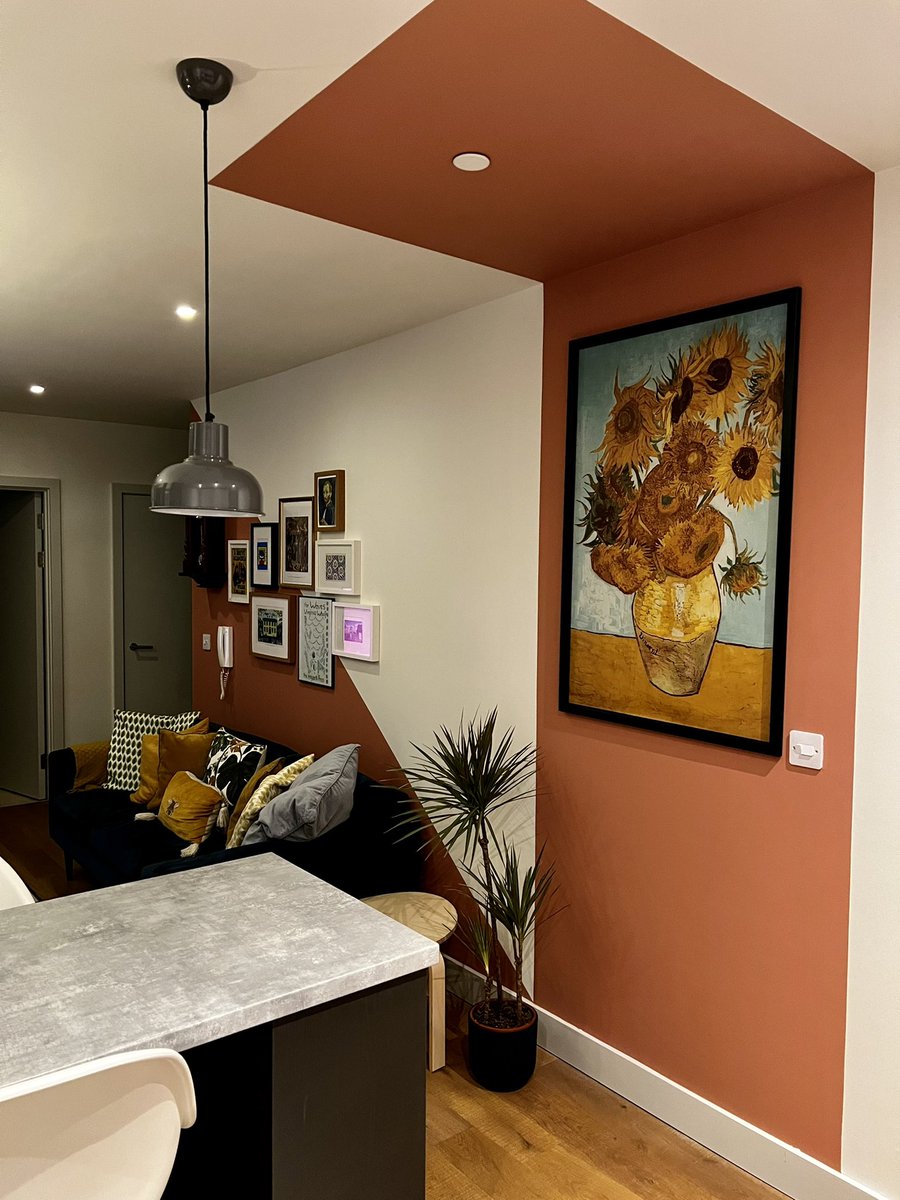 Painted the living room this weekend, really like how it’s turned out! 🥰