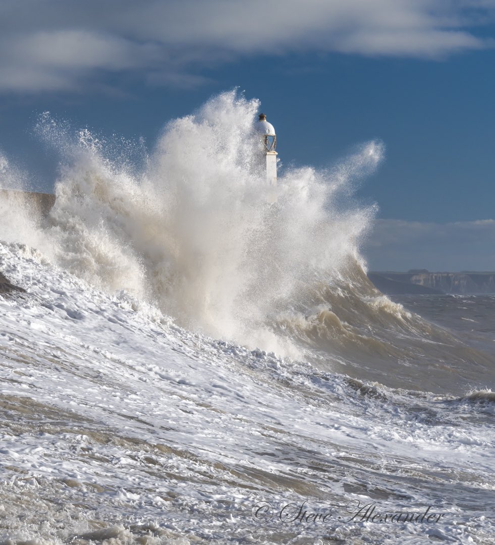 Steve_A_Images's tweet photo. The power of the #ocean. We should harness all this wasted #energy since it’s infinitely #renewable. I took this in Porthcawl, Wales, UK. https://t.co/lrhhHbTDQW