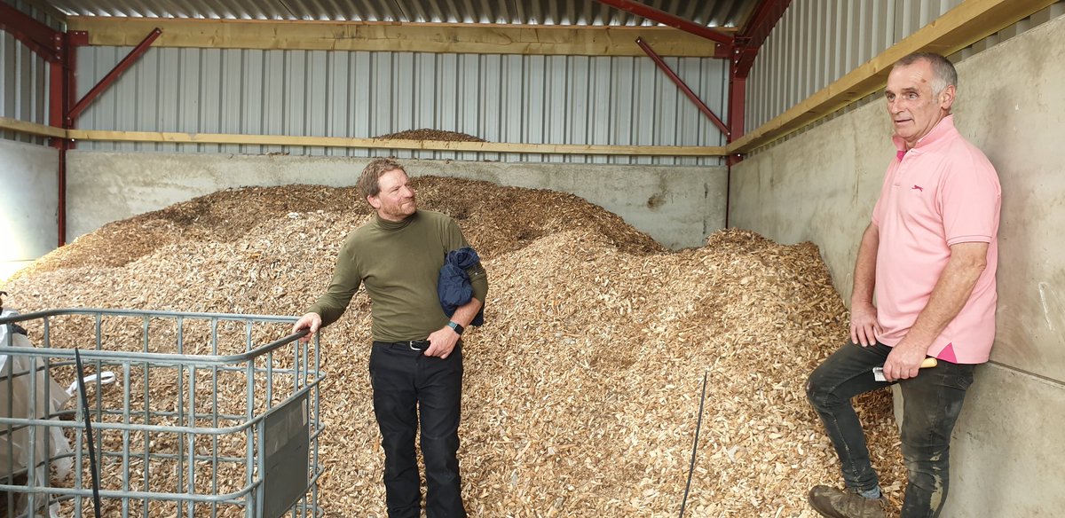 FarmersOfTheUK's tweet photo. September 2021 took @PastureForLife Cymru to World's End Farm, Llangollen where farm manager Mark Philpot demonstrated his grass fed native cattle, innovative cross breeding trials, species rich organic grassland and woodchip bedding. Facebook @organicnativebreedbeef https://t.co/P9FzcJAELY