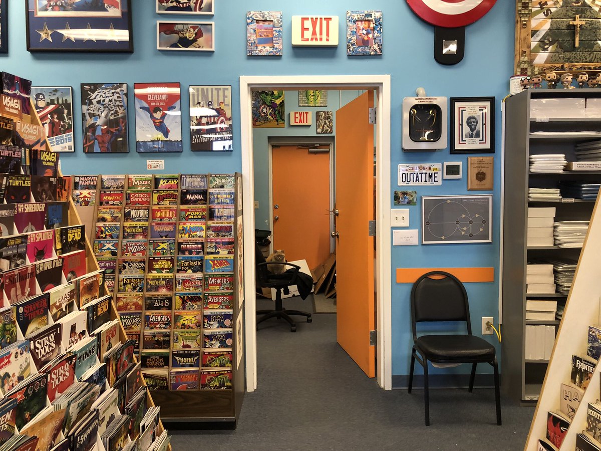 SkrticX's tweet photo. Carol & John’s Comics. 17462 Lorain Ave, #Cleveland Felt like Winston was judging my choices for purchase. 🐈⬛ @planetretz Photo: January 22, 2022. https://t.co/7KvLR54C7m