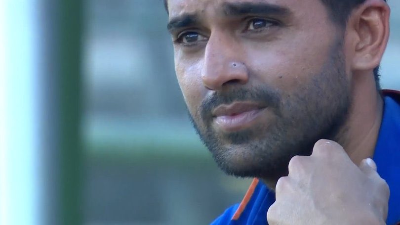 Gujaratitans's tweet photo. In the Midst of Fight Between, Hardik Pandya, Venkatesh Iyer &amp; Shardul thakur 

Make sure we don’t Forget Deepak Chahar 🙌 #DeepakChahar #SAvsIND https://t.co/hPfcTtNRzU