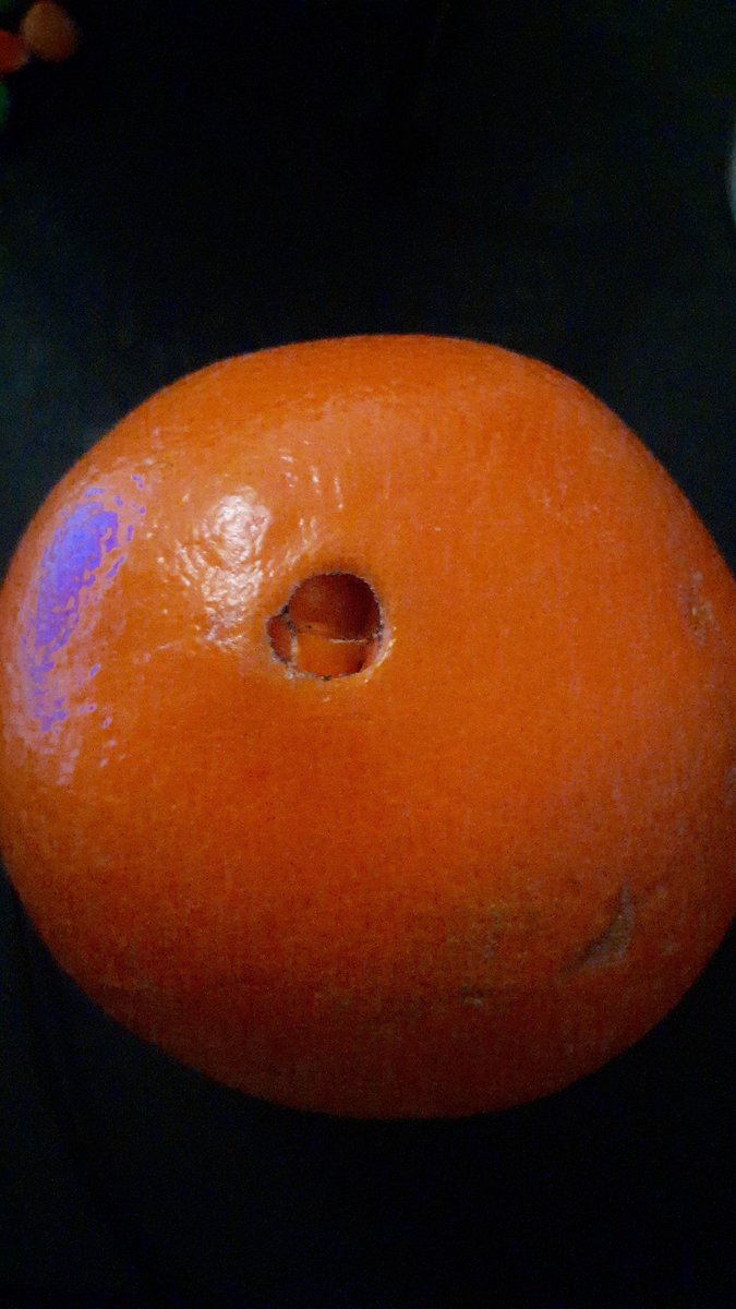 Offheap3's tweet image. The other oranges fucked my orange, now it has a gaping asshole