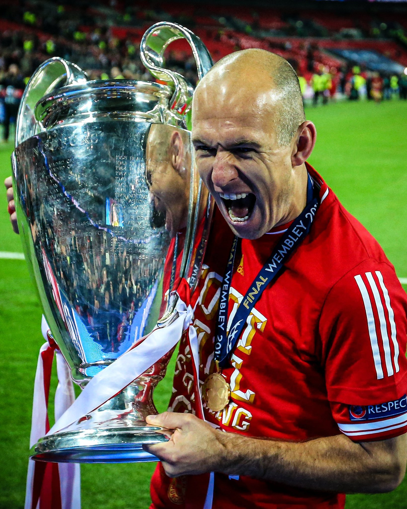 Happy 38th Birthday to Arjen Robben!!  