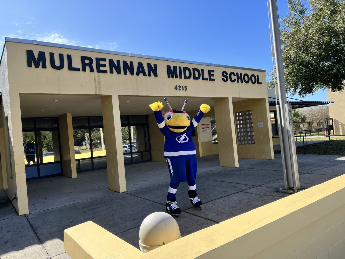 MiddleMulrennan's tweet photo. Vote for Kelli Michael daily until Jan 31! https://t.co/iDXrIlu2Z3 #futuregoals @HillsboroughSch @AddisonGDavis https://t.co/FW60zKzcCW