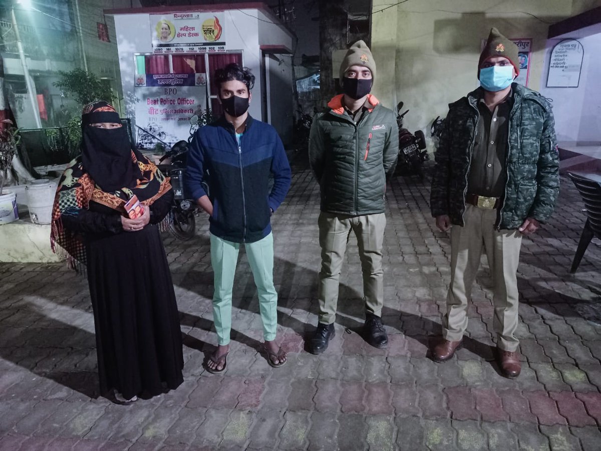 #gorakhpurpolice
#pstiwaripur

दि0 21.01.22 को अपने घर से नाराज होकर चले गये युवक को SI भुपेन्द्र तिवारी, का0 सुर्यकान्त यादव व का0 योगेश यादव के द्वारा उक्त गुमशुदा की सुचना मिलने पर रेलवे स्टेशन गोरखपुर से बरामद किया गया। तथा परिजनो को सकुशल सुपुर्द किया गया। 

#UPPolice