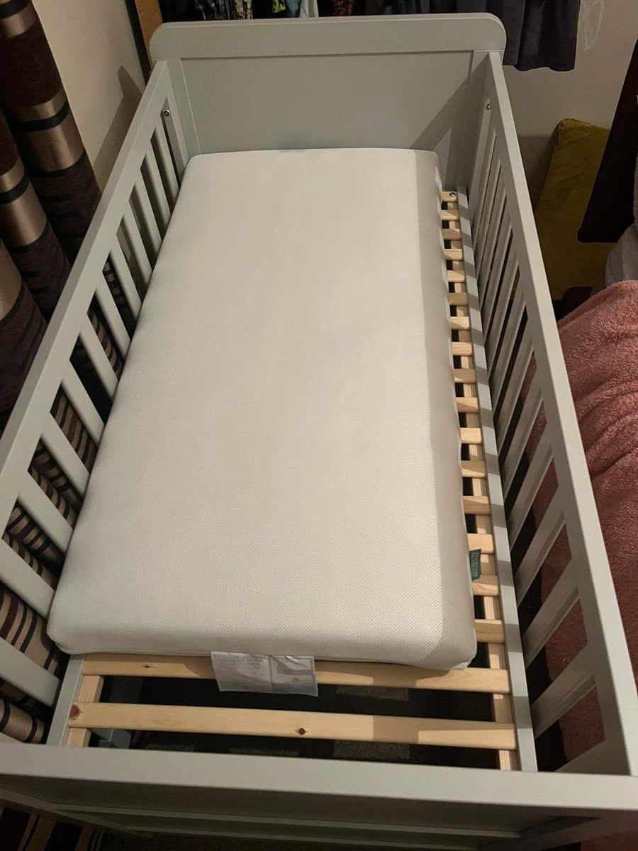 Gaz13no1's tweet photo. @mamasandpapas what do you do when mattress you sent doesn’t fit the cot we bought off you also🤔 https://t.co/1GeLbHqIEm