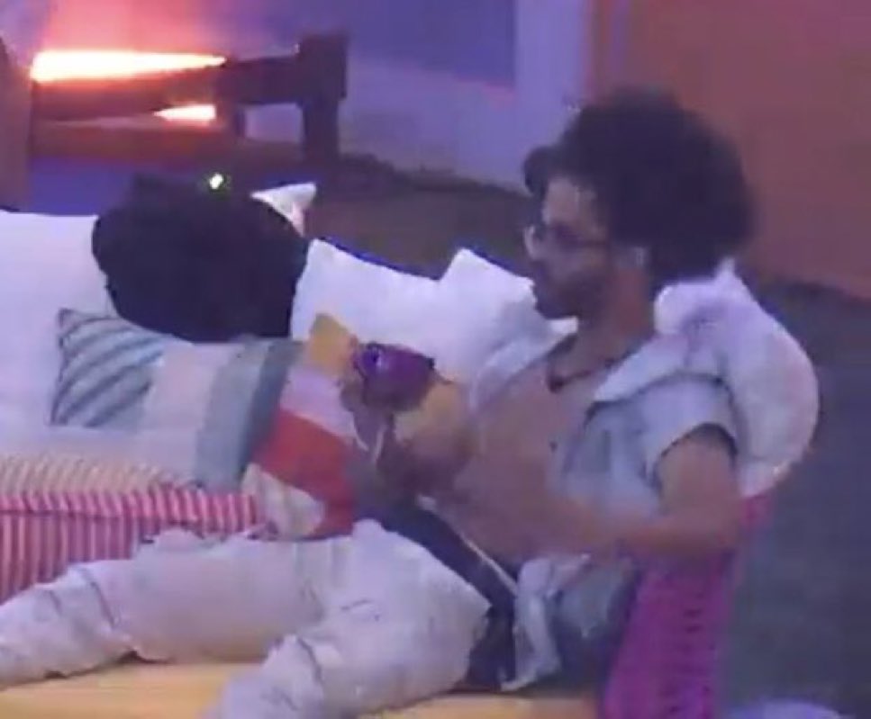 Babysprouting_'s tweet photo. Eu: - Queria muito ter ficado com você no rolê
Eu no rolê inteiro:

#BBB22 #AlokNoBBB https://t.co/s1gIRW4mAN