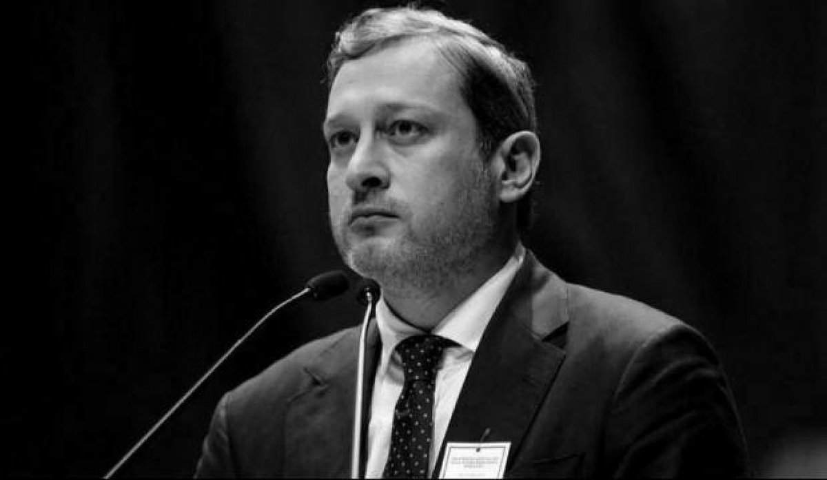 Galatasaray tarihinde en rezil başkan olarak anılacaksın.