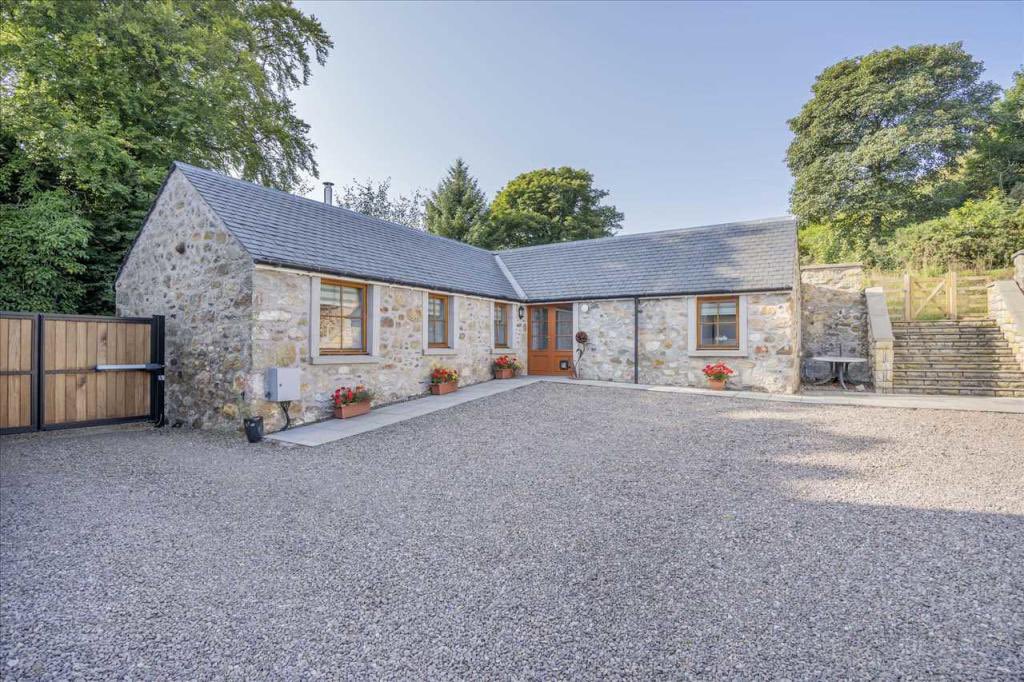 MikeDowPhoto's tweet photo. Another breathtaking property for our fantastic clients Harper &amp; Stone - Estate and Letting Agents 📸  

Julie loved photographing Lawhill Farm situated on the outskirts of Dollar. It was her pleasure to capture it in all it’s glory! ✨🍃 

#PropertyPhotography #Dollar https://t.co/NbGQkAyN9i