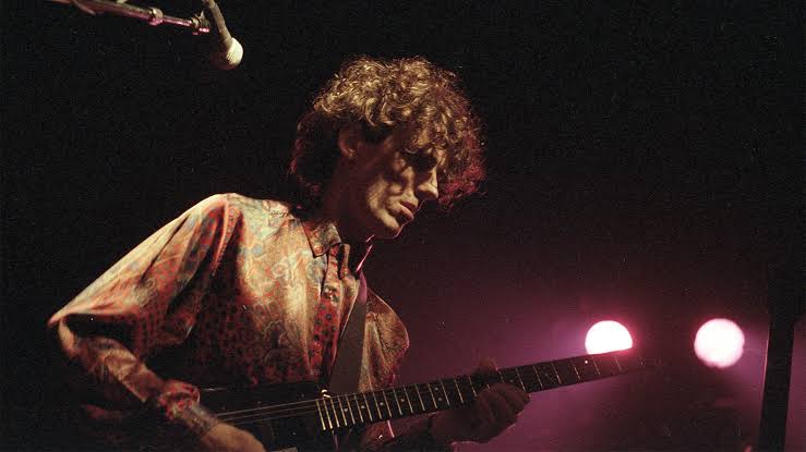 ImagenRetro's tweet photo. Un día como hoy pero de 1950, nació el legendario Luis Alberto Spinetta, cantante, guitarrista, compositor, escritor y poeta. Cumpliría 72 años. #LuisAlbertoSpinetta https://t.co/JmODiFTIDI