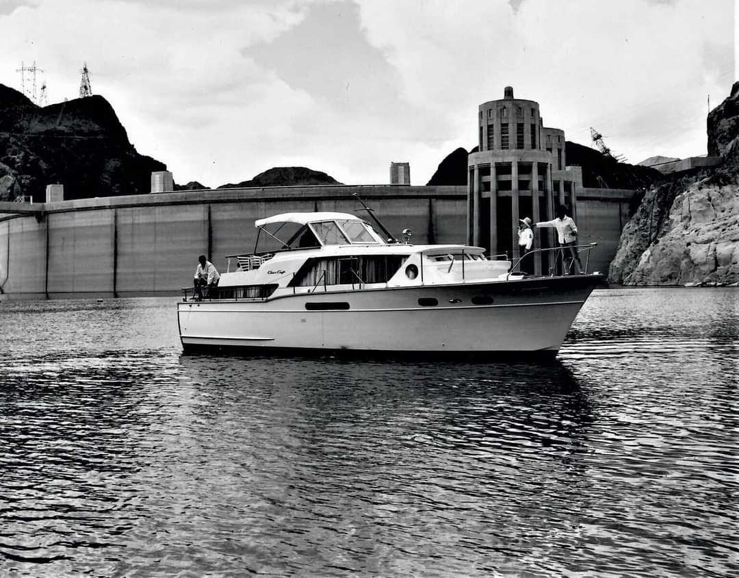 DamMuseum's tweet photo. BCMHA [0002:3548] Lake Mead, c.1960s.
.
#history  #bouldercitynv #nevada #collections #preservation #historymatters #travel #photography #culture #vintage #explore #usa #explorebouldercitynv #bcmha #education #museums https://t.co/fAw8hemmaJ