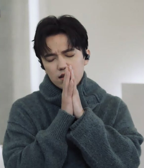 GraneCarmen's tweet photo. It's amazing how he conveys his emotions to us even when he doesn't speak. It is truly unique in its inner beauty.
 Always with @dimash_official
  #FlyAway and #BeWithMe https://t.co/fn9ZzVqEDu