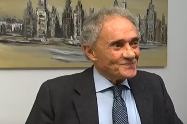 Ci ha lasciato una persona brillante dotata di grande umanità vitalità e competenza.
Una grave perdita per coloro che amano il calcio e non solo.
Condoglianze al figlio Gianluca al nipote Emilio ed a tutta la famiglia.