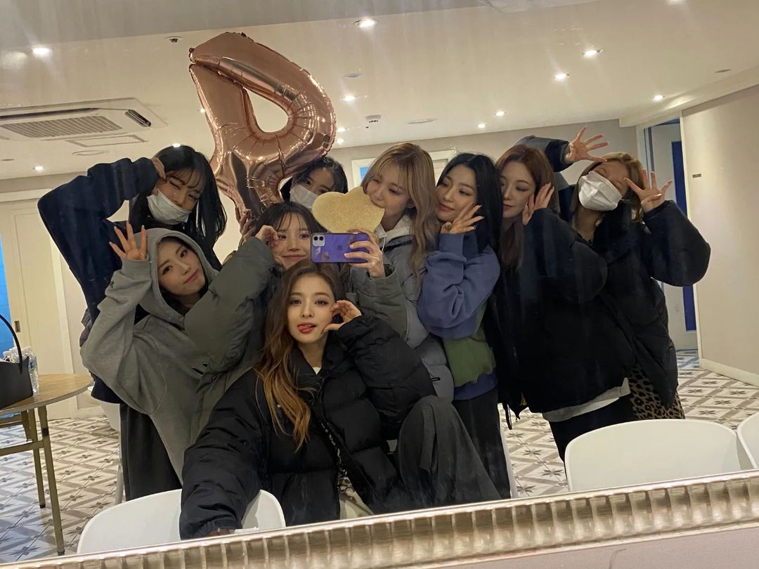 hayoungfiles's tweet photo. family_9 ♡⠀⠀ https://t.co/dTxLILhTaC