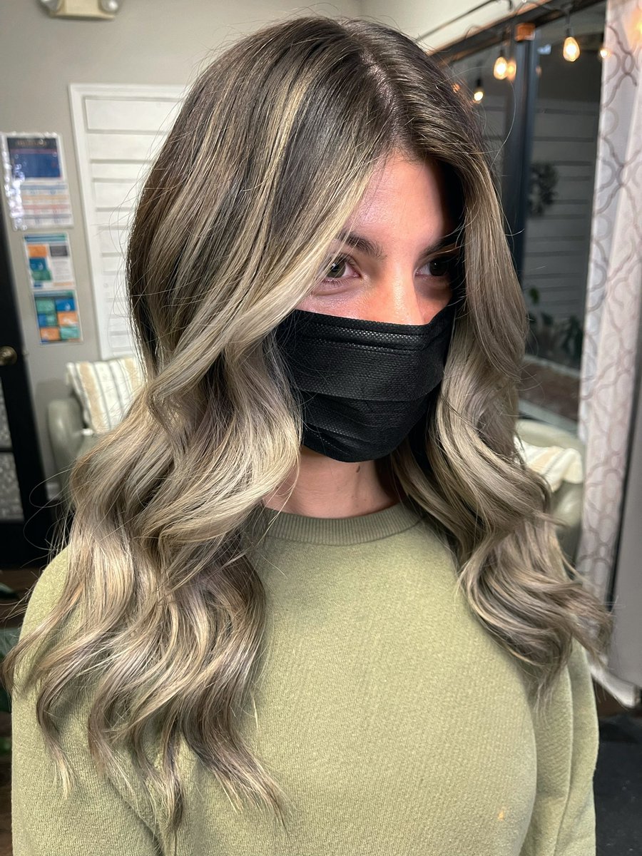 lexisherwoood's tweet photo. honestly…i ate. all lowlights, no bleach! ✨ 

work ig: @lexisherwoodbeauty https://t.co/vZuCDcs9Kr