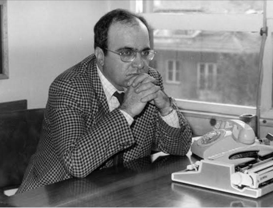 Güzel insan. Müthiş gazeteci. Dürüst. Çalışkan. Derin. Zeki.
Büyük Atatürkçü.

Aile dostumuz. 
Sevgili Uğur Mumcu. 
29 yıl olmuş o korkunç saldırıda hayatını kaybedeli. 
Daha dün gibi.

Saygıyla, sevgiyle anıyorum.
#fazılsay #uğurmumcu