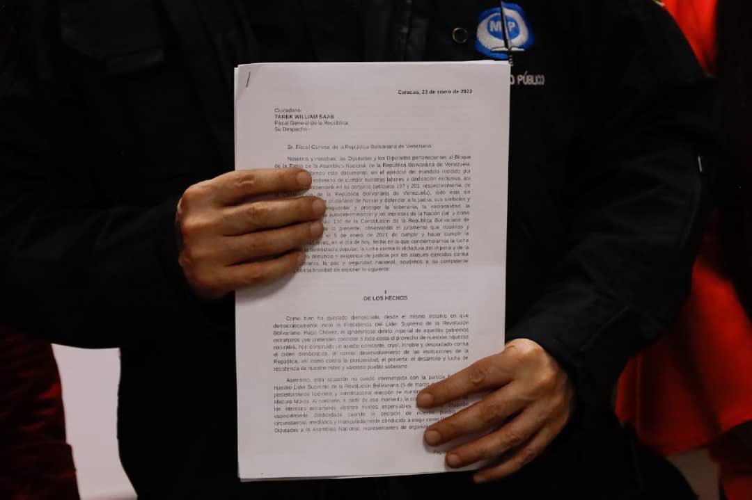 #EnFotos El Bloque de la Patria de la Asamblea Nacional  exigió al Ministerio Público celeridad en la aplicación de justicia por crímenes cometidos por el exdiputado Juan Guaidó, dirigentes, empresarios y allegados a su círculo. #ElPuebloRevoluciona
