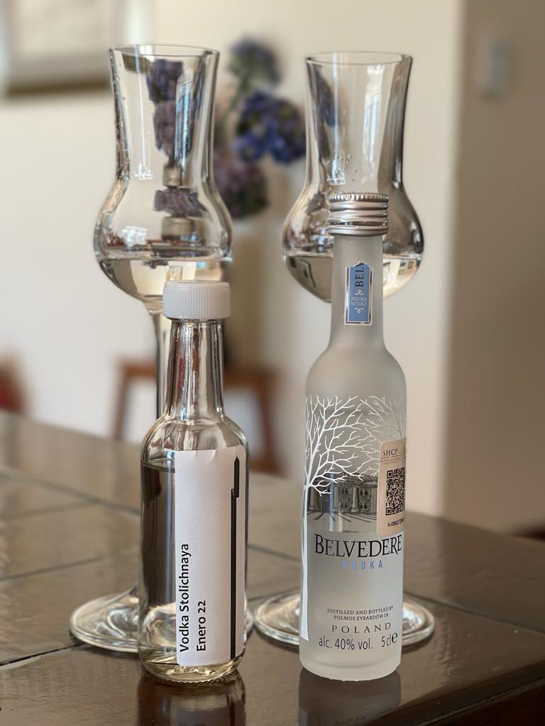DestiladosASM's tweet photo. Muy interesante la sesión de este fin de semana ! El sommelier Gerardo Téllez nos compartió todo su conocimiento acerca del Vodka, una bebida destilada de gran calidad y sin duda alguna de mucha historia. 
#diplomadoonline #destilados #diplomadodestilados #vodka https://t.co/vyPsVpP4dV