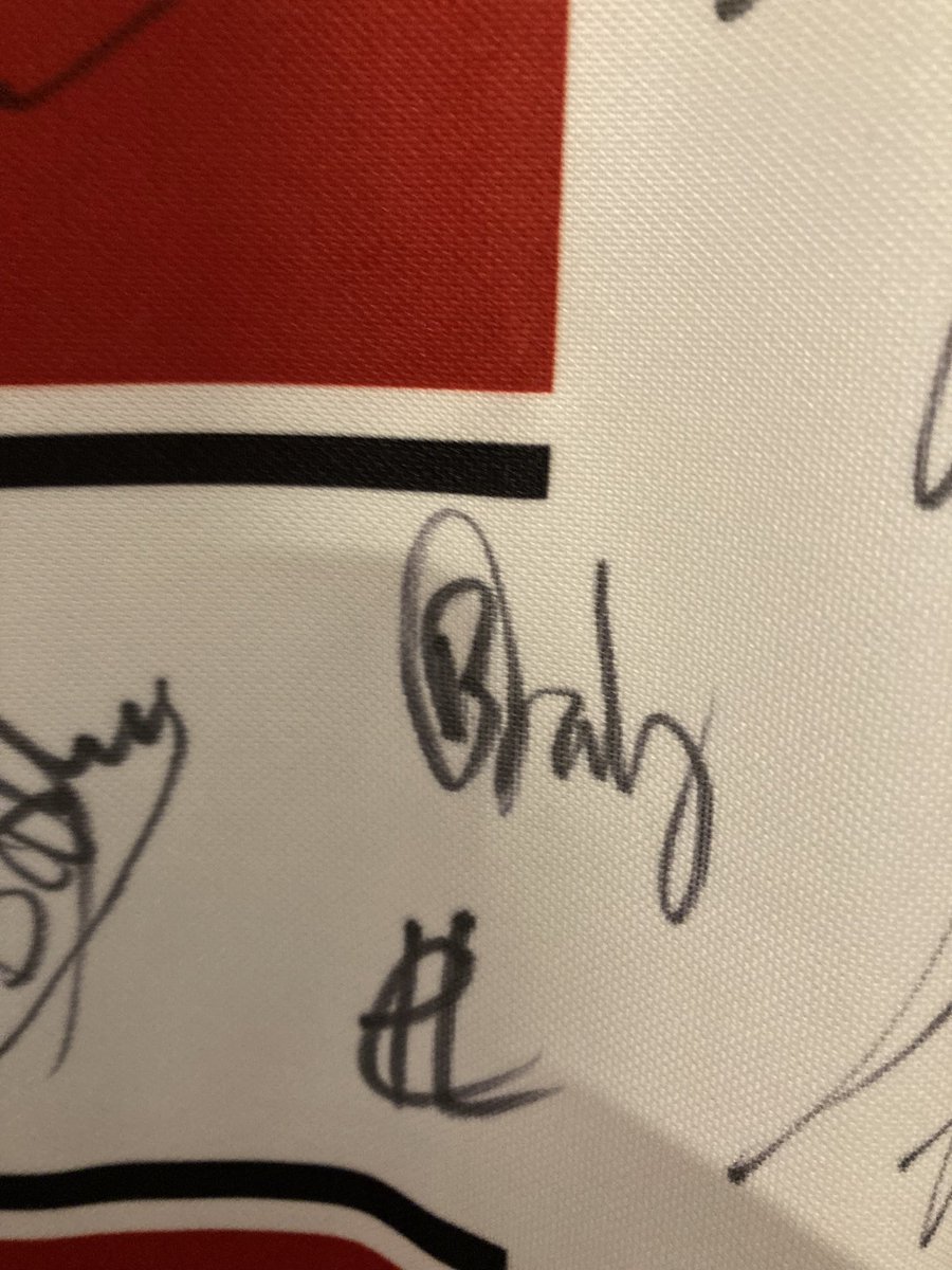 A new 6N week means a new comp…retweet this message and follow us before midnight on friday 11/2 to be in the draw for this signed Gloucester shirt with over 40 signatures <a href="/miketindall13/">Mike Tindall</a> <a href="/LewisLudlow94/">Lewis Ludlow</a> <a href="/twelvetrees88/">Billy Twelvetrees</a> <a href="/T_Seabz/">Tom Seabrook</a> <a href="/edslater/">Ed Slater</a> #6nations <a href="/thinusdelport/">Thinus Delport</a> <a href="/JulesLewisJones/">Julian Lewis Jones</a>