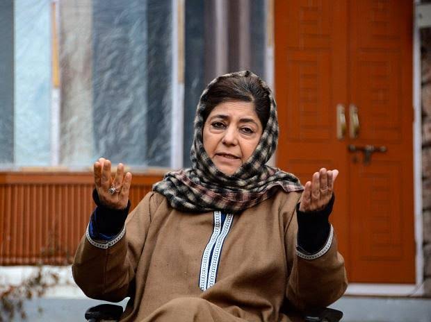LNNNewsReport's tweet photo. Democracy is ‘dead’ in Jammu and Kashmir: Mehbooba Mufti

https://t.co/CxsWpaLwkJ https://t.co/V8vSdlIAFT
