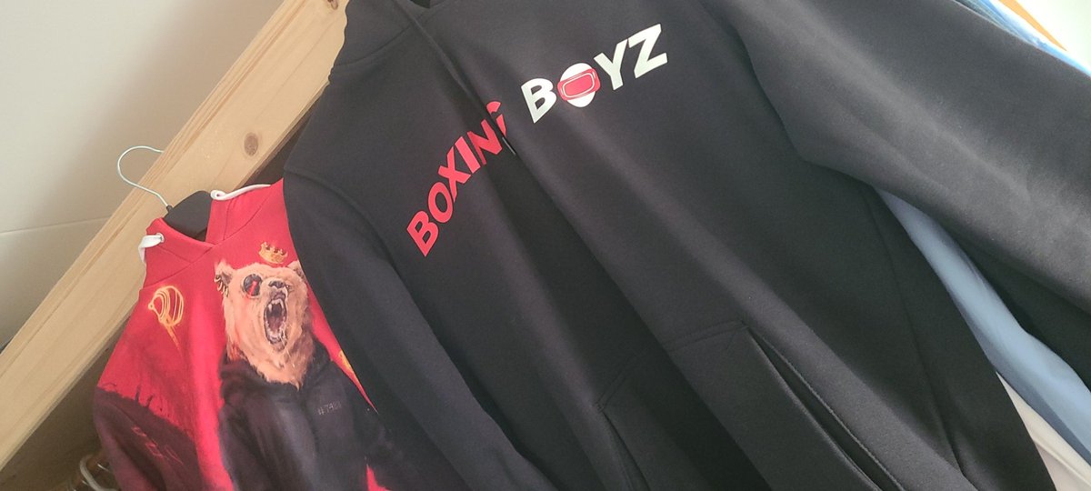 InvesterenMetY's tweet photo. Got some @boxing_boyz / @FancyBearsMeta merch. What should be next? ๐
#fancybears #boxingboyz #FBM #BB #nft #metaverse https://t.co/M8sG6dxaxj