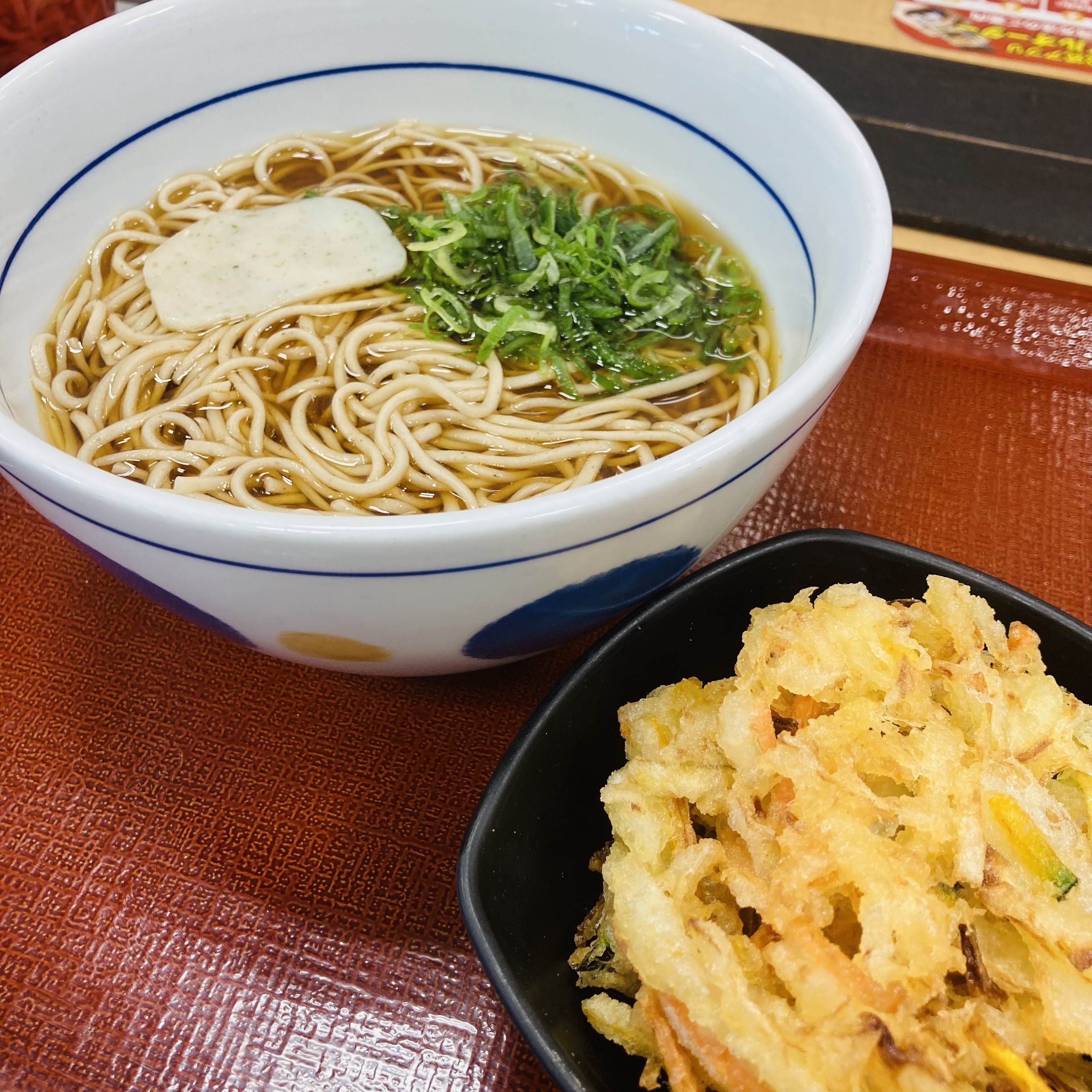 なか卯 公式 なか卯 の蕎麦は本格ニ八そばを使用し 風味が強くのど越しのよさが特徴です 温かい蕎麦にかき揚げを沁み込ませて M T Co Xv0e9y2pzl Twitter