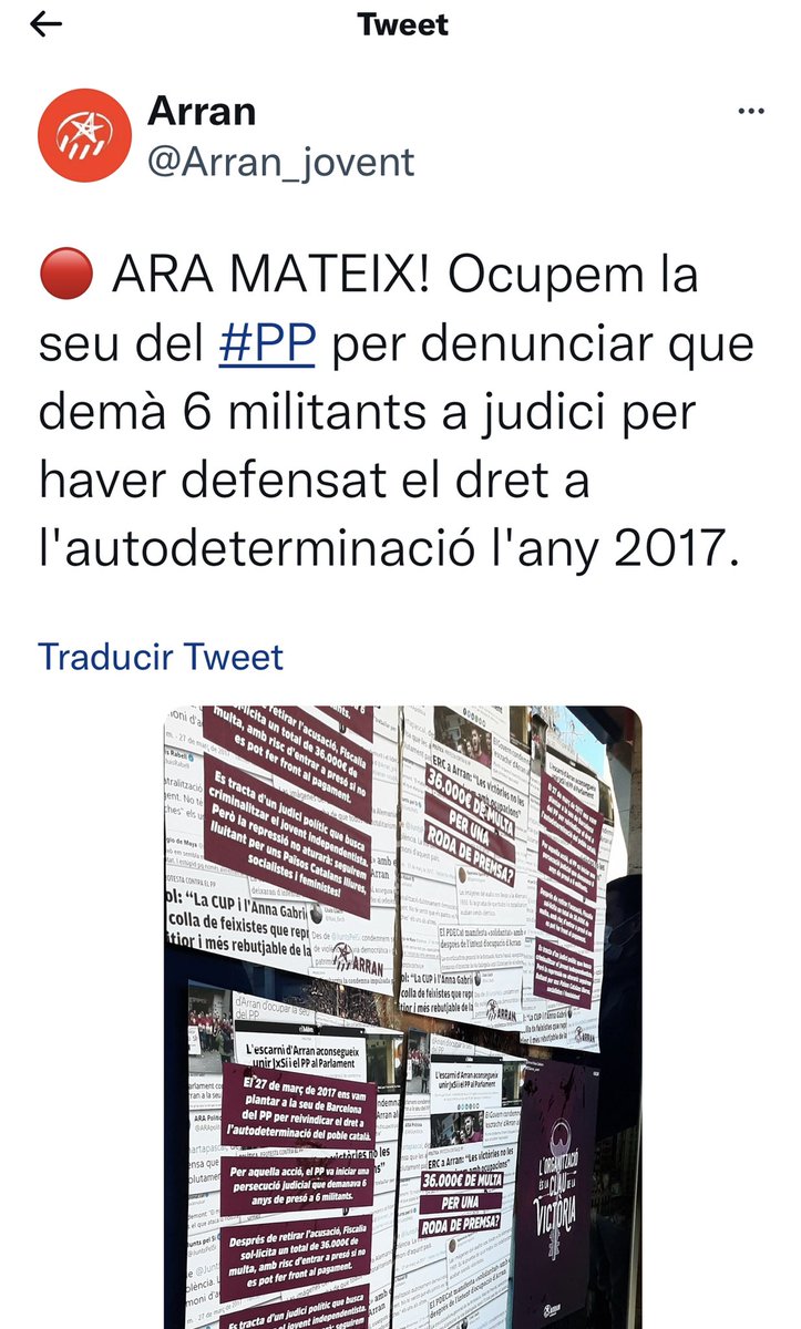 manureyeslopez's tweet photo. Ahora mismo ataque a nuestra sede por parte de @Arran_jovent
Los @populares condenamos enérgicamente este tipo de actos, no quedaràn impunes!!
@PPCatalunya @PPBarcelona_ https://t.co/MxSN0wbiPS