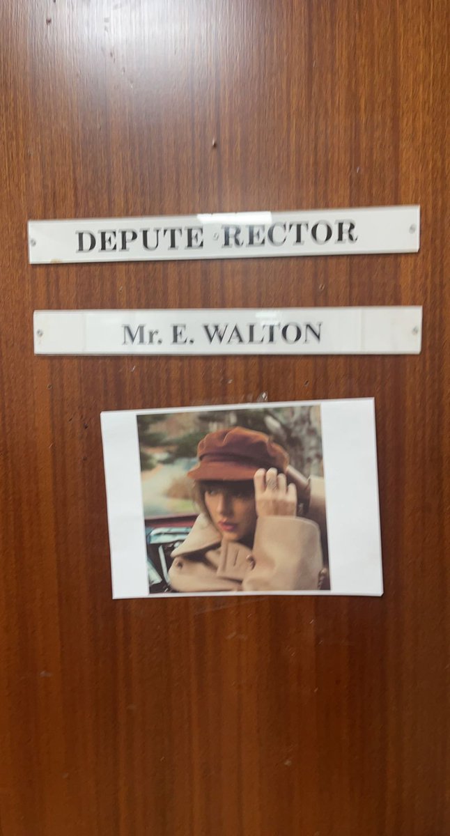 Psst, we heard Mr Walton is a swiftie!!! #dundarg #TaylorsVersion