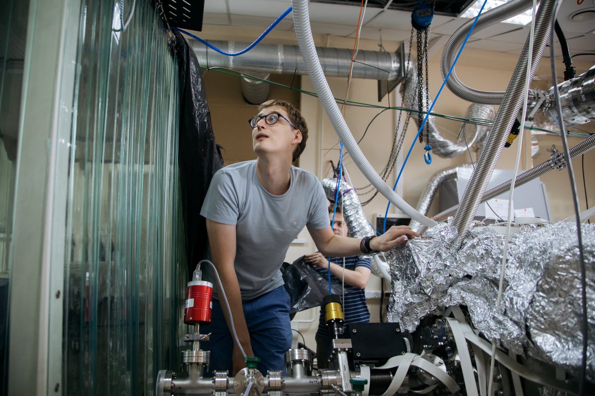 Прошедший Год науки и технологий запомнился научн. исследованиями и запуском масштабных проектов по всей стране. Свой вклад внес и Самарский ун-т им. Королёва. По случаю праздника - Дня российской науки - вспоминаем о научных достижениях ун-та за 2021 г.: ssau.ru/news/20018