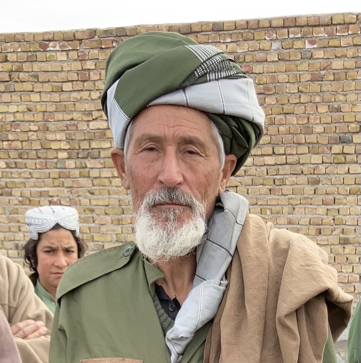 JohnSimpsonNews's tweet photo. This is a farmer from Badakhshan — a proud, self-reliant man who was driven off his land by drought &amp; hunger &amp; has taken refuge with his family in Herat. They live on a small piece of stale bread a day &amp; drink ditch water.  One of the 97% of Afghans now below the poverty line. https://t.co/29TAy1RFdk