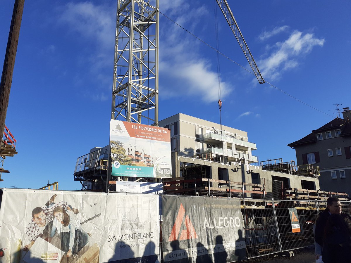 Prefet74's tweet photo. Déplacement en #HauteSavoie de @EmmWargon Ministre chargée du logement. Visite d'un chantier de construction de logements locatifs et en accession aidée à #Ambilly https://t.co/NoiJgPrmbo