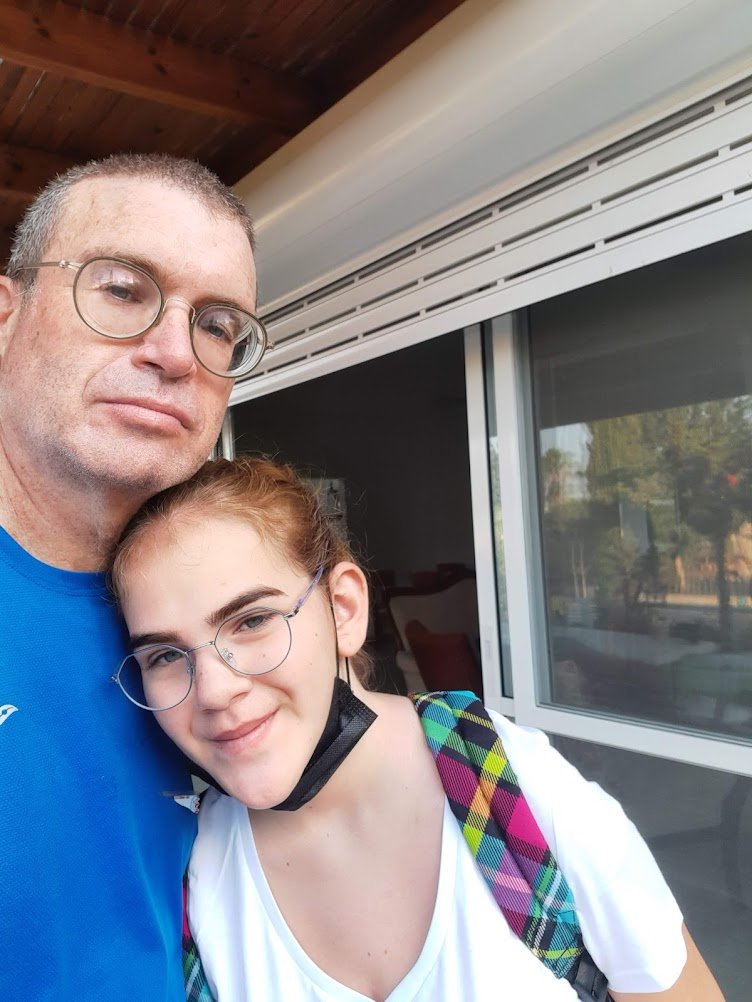 פיד יקר,
מיכלי שלנו היא לוחמת. נולדה עם עיקוב התפתחותי ומגיל 0 נלחמת להיות "רגילה". היא כמובן הרבה יותר מזה. היא השראה לכולנו.
עוד שבועיים היא בת 14. החלום שלה זו ברכה מעידן חביב.
האם יש בנמצא מישהו שיכול להגשים?
אולי "סלב" אחר?