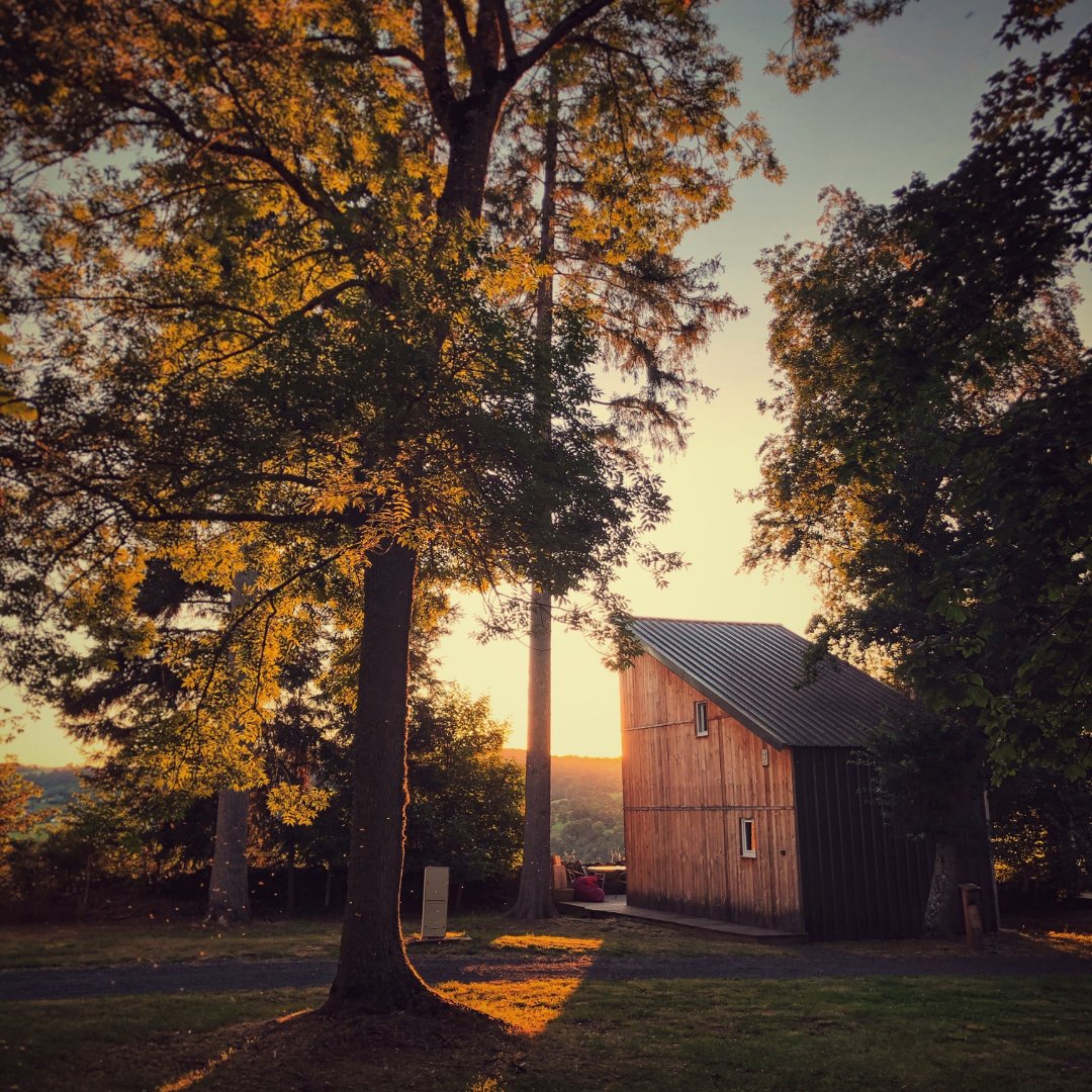 LatexBio's tweet image. La routine à essayer pour des journées remplies de bonnes énergies :
 Se réveiller dans son lit Latexbio
 Prendre un petit déjeuner énergisant
 Admirer les couleurs du lever du soleil
 Profiter du trajet maison-boulot pour faire du vélo, marcher ou écouter sa musique préférée