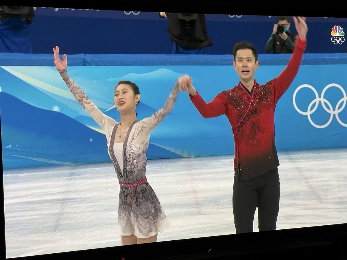 juliejtyler's tweet photo. #PengCheng & #JinYang from #china She definitely has my favorite #wardrobe #costume in #pairs #figureskating so far! Just GORGEOUS! #Olympics https://t.co/QYPbM5AIFM