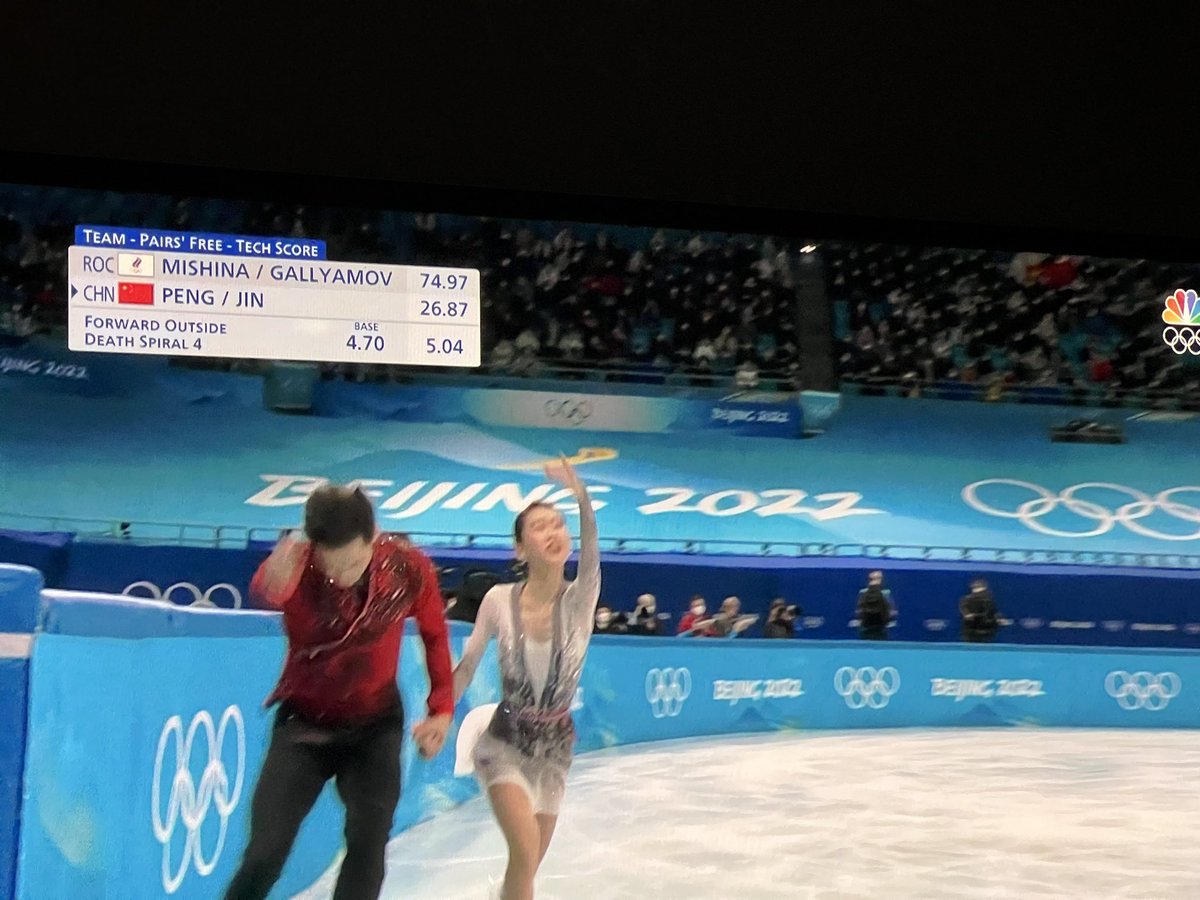 juliejtyler's tweet photo. #PengCheng & #JinYang from #china She definitely has my favorite #wardrobe #costume in #pairs #figureskating so far! Just GORGEOUS! #Olympics https://t.co/QYPbM5AIFM