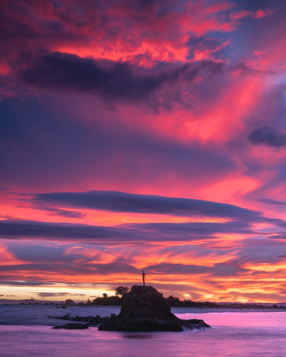 Sara_Heard_'s tweet photo. Hi All 👋 So excited to have finally made the leap onto Twitter! Heard so many good things about the photography community being built here. Looking forward to getting to know you all better! 
Thought I’d share the best sunset I’ve witnessed in the last year 👇 #landscape #sunset https://t.co/SxA8iPTscv