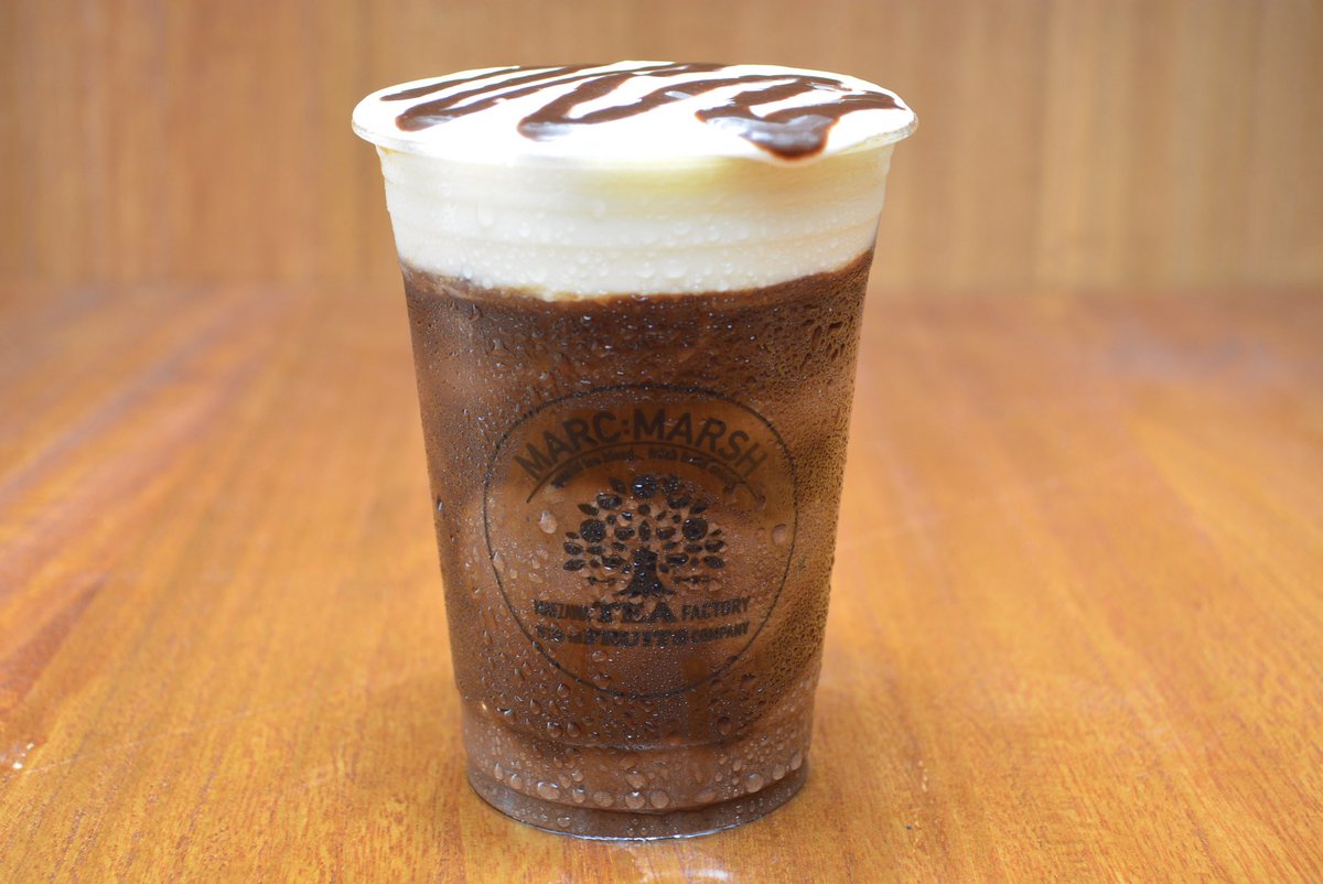 MARCMARSH12's tweet photo. 期間限定メニュー生チョコスムージーにレアチーズをトッピングすれば生チョコスムージーとはまた違った味わい🍫想像を超える美味しさかも？今だけしか飲めない特別な商品🧋ぜひご賞味下さい♪お待ちしております！
#マークマーシュ
#生チョコスムージー
#生チョコレアチーズ
#イオンモール沖縄ライカム https://t.co/sDjA1sfcnD