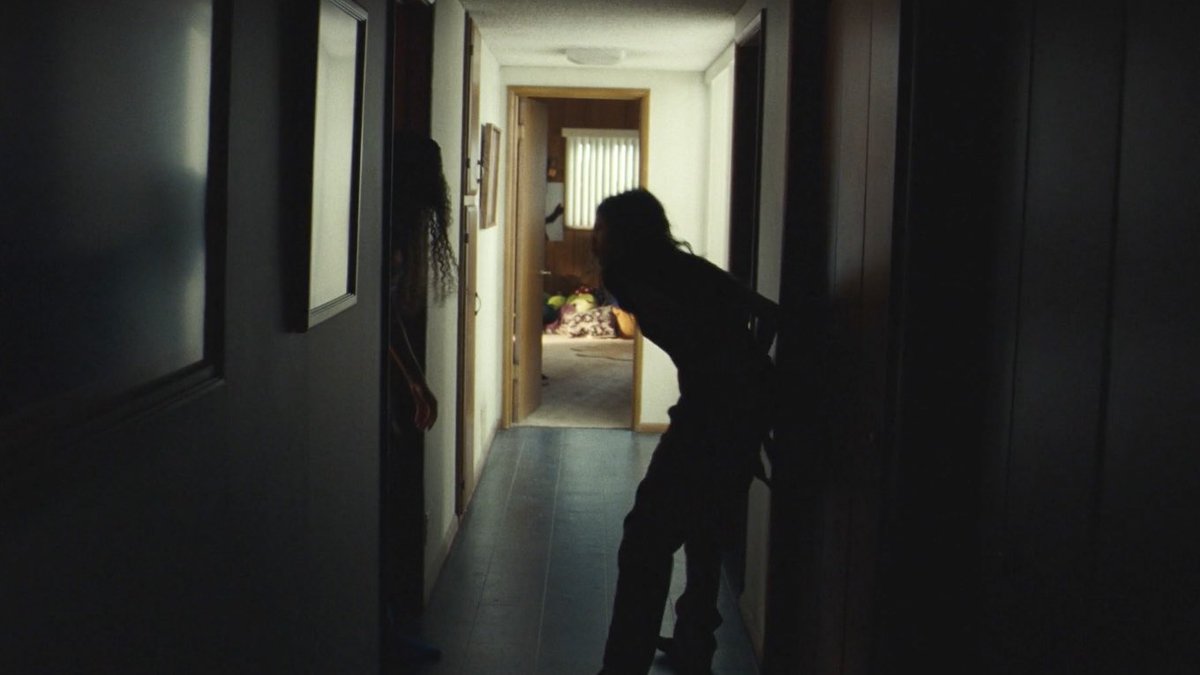 ROCKCHlCK's tweet photo. you know ur about to get the performance of a lifetime when u see this ugly ass hallway show up on euphoria https://t.co/9nHEa1QCbg