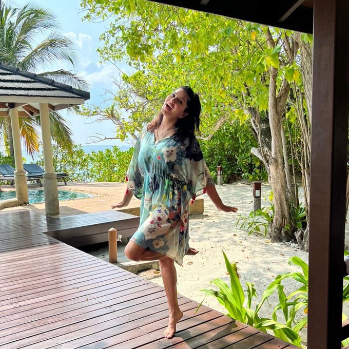 2 pic. 🌤️🌴
.
.
.
#SunnyLeone #mondaymotivation https://t.co/nPdy25OR50