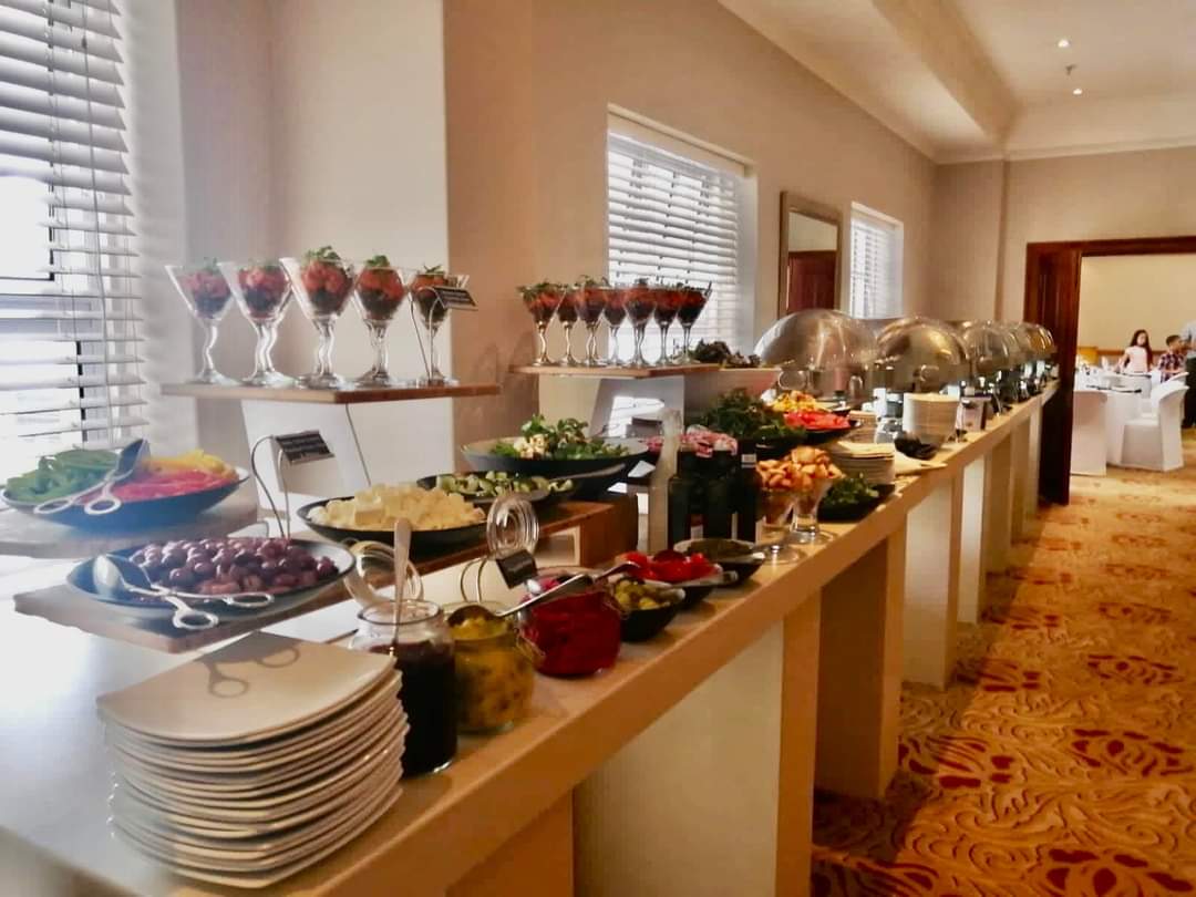 SouthernSunGrp's tweet photo. Yes, it's Monday, but if you had Sunday lunch at #SSCullinan, your week has to be off to a good start! #talkingTSOGO https://t.co/gfIg5nGtQL