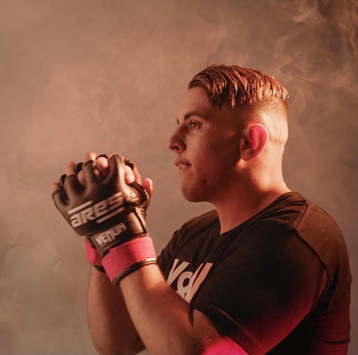 “Il n’y a qu’une réponse à la défaite, c’est la victoire.”

Merci pour tout votre soutien. Petite pause le temps de soigner mon épaule et ensuite retour dans la cage 🥊

Photographie : @hanumanprod

#mma #yassineboughanem #boughanem #fight