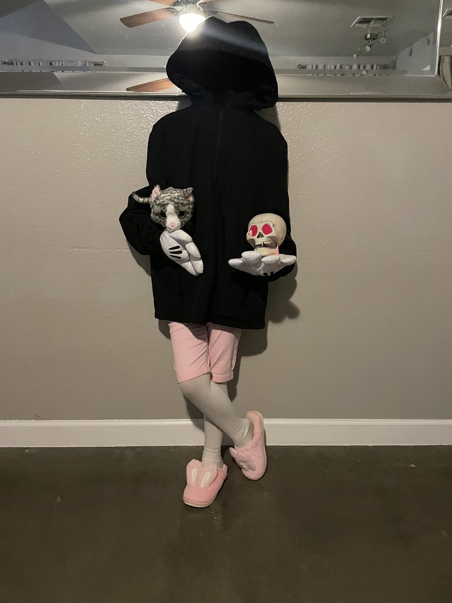 Real_Ness13's tweet photo. @InvsbleFriends My invisible best friend 💀🐈‍⬛ https://t.co/SIQFuUGqt2