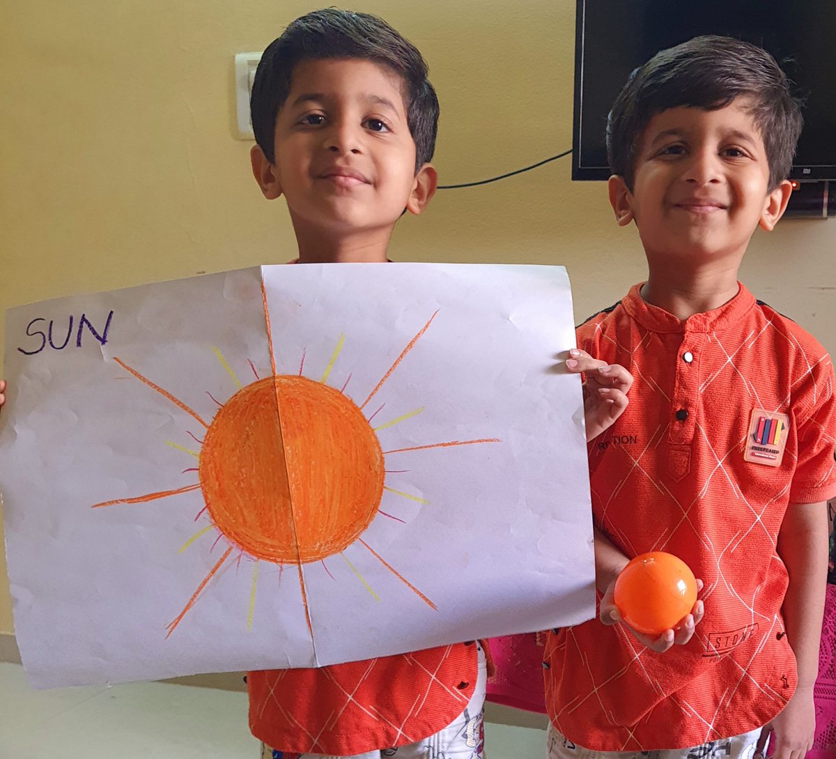 svishyderabad's tweet photo. Orange color day was celebrated virtually with our tiny tots. The dress code of the day was orange. All the children dressed up in different shades and hues of orange. Orange is a dynamic color that stimulates imagination and creativity.
#SVIS #Vidyanikethan #Orangecolourday https://t.co/odAWdjp5xY