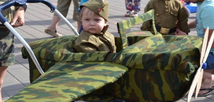 Дети в военной форме. Младенец в военной форме. Сценарии военных мероприятий