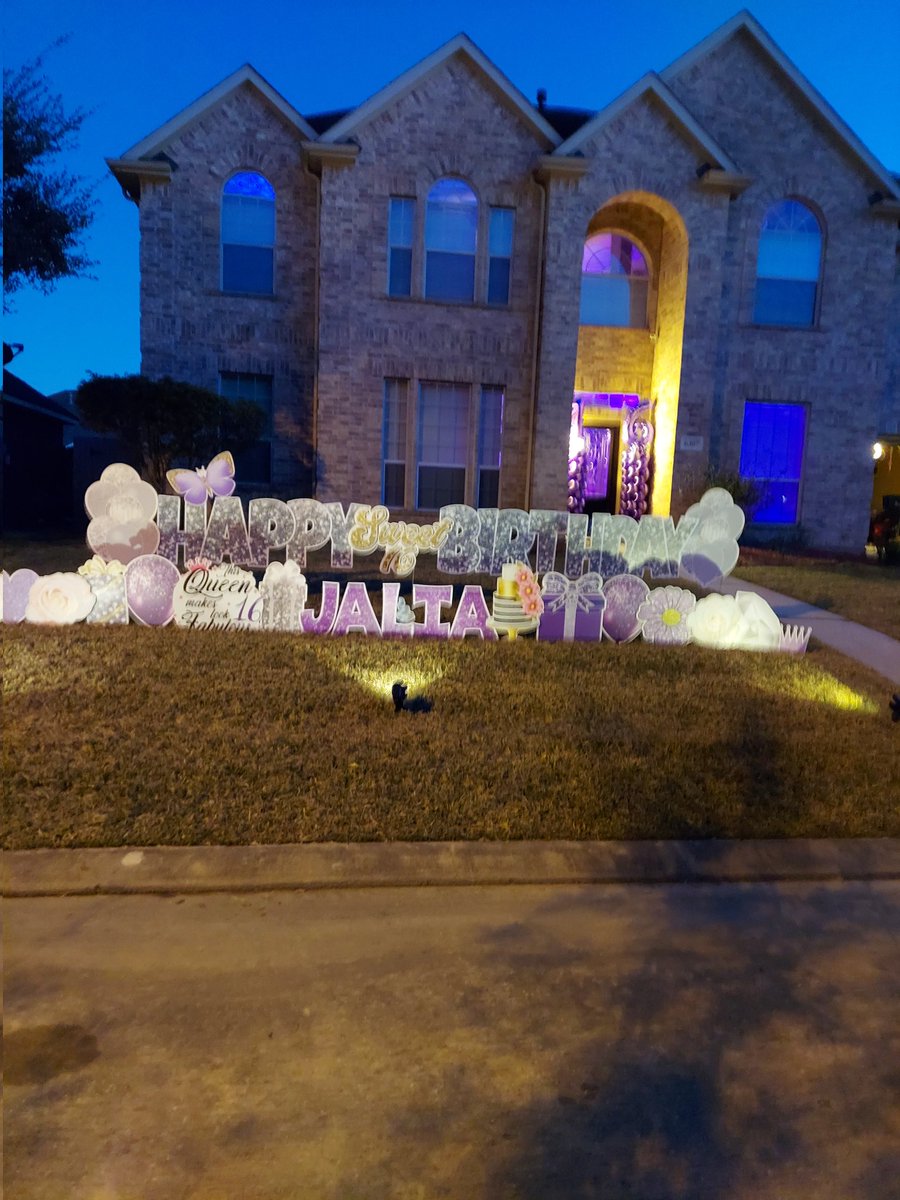 4MyHouDats's tweet photo. DJ CamMo B.K.A Baby Girl did her thing last night at the Sweet 16th birthday party! She get it from her daddy! #HOUDAT #DyNaMixDJs https://t.co/ynEDBQWGnR